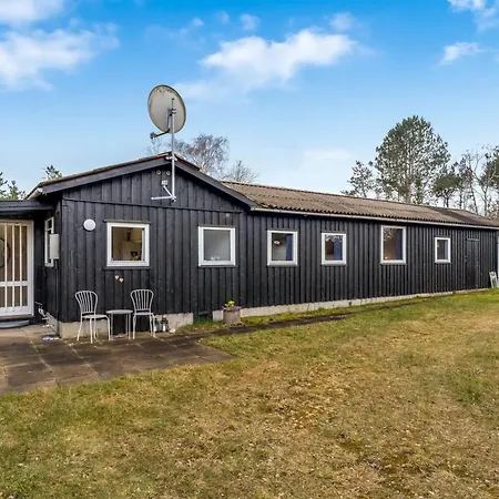 Haelf - 600m From The Sea By Interhome Grenaa